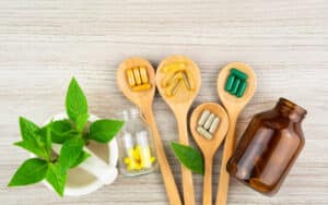 Hvordan urtetilskud kan styrke dit hårs sundhed